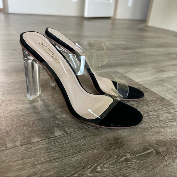 Black Heels - Picture 5 of 5